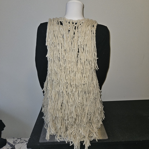 String Fringe Vest - Picture 5 of 6